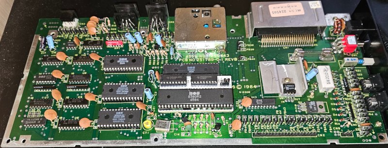 [Moderkortet med Fixteen installerat]