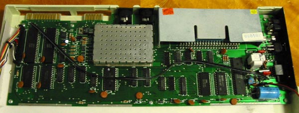 [Picture of the VIC20 interior]