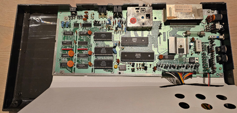 [Bild av Commodore 16-interir]