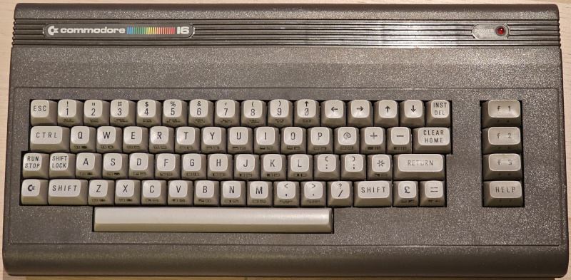 [Bild av Commodore 16-tangentbordet]