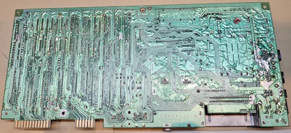 [Bild av moderkortets baksida]