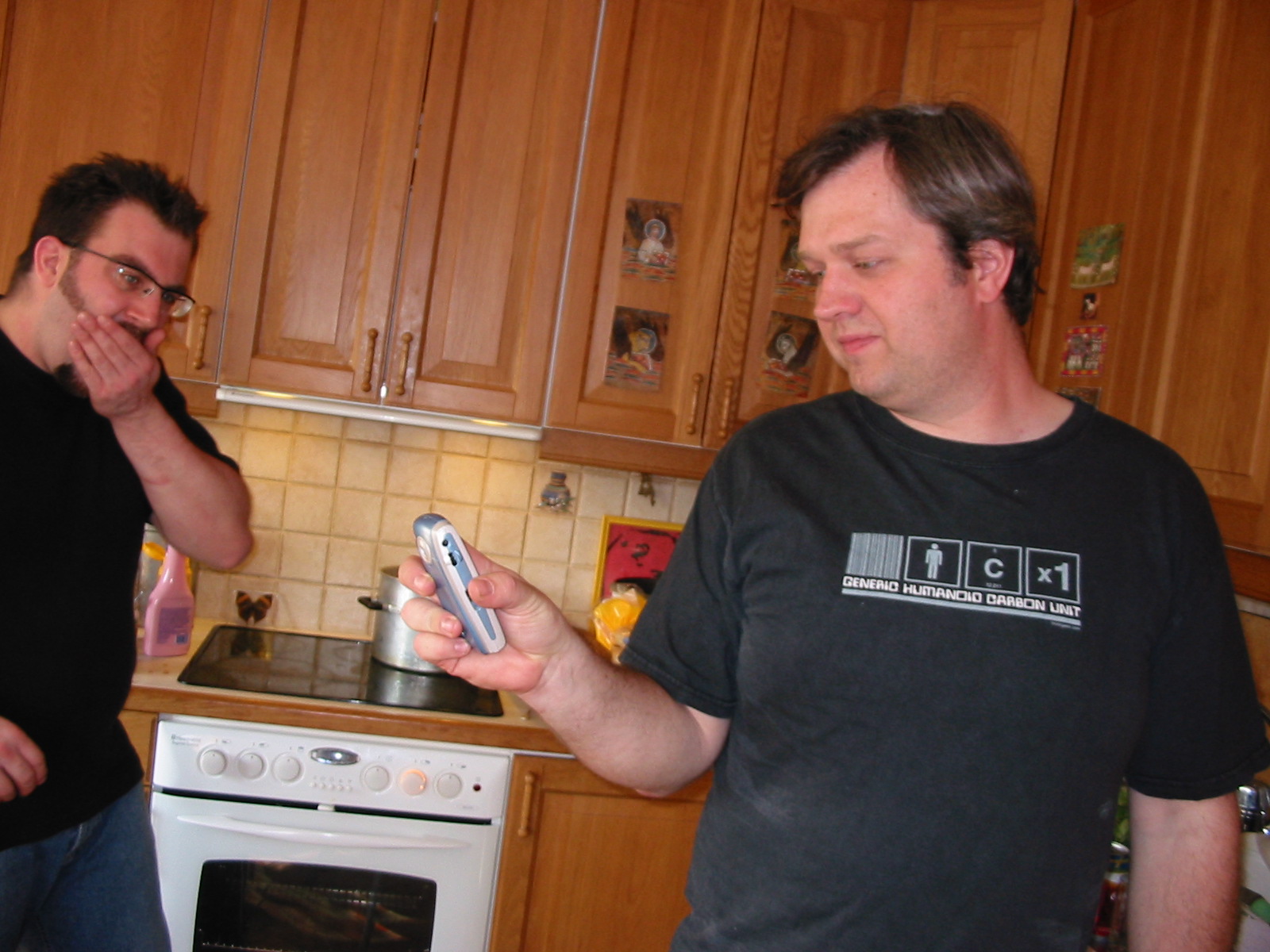 [Rolle stajlar med att fotografera med sin nyfdda P800. Om ni frgar mig s skulle jag hellre ha haft min P800 utan kamera...]