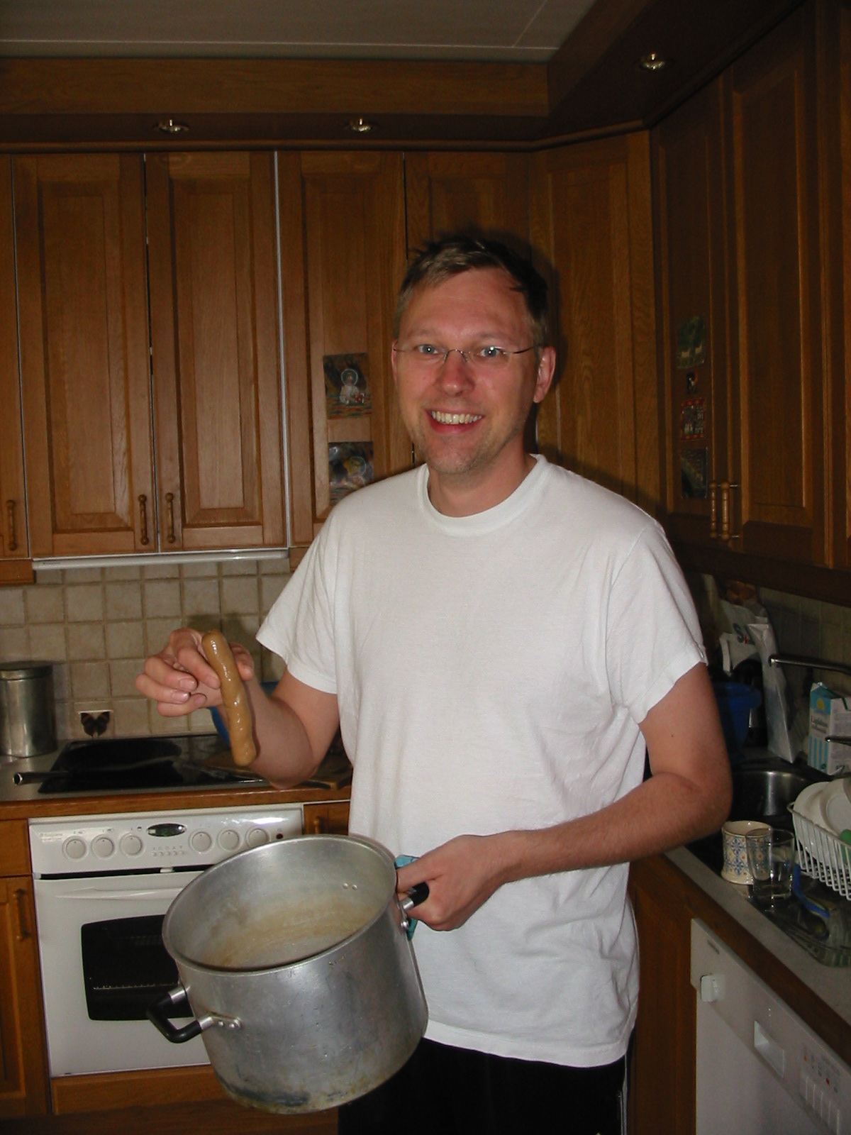 [Resterna av kvllens matlagning visas upp. Den stackarn hade legat i blt bortemot 24 timmar.]