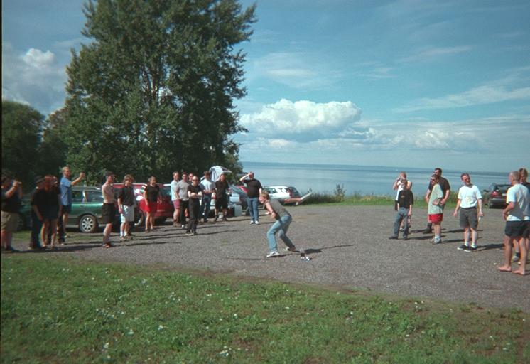 Lrdag; Kast med stort ntnav
