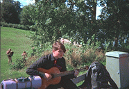 Lrdag; Man kan spela gitarr