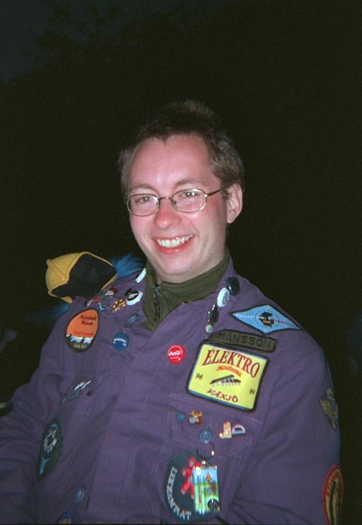 Lrdag; Vad r det egentligen han har p axeln?